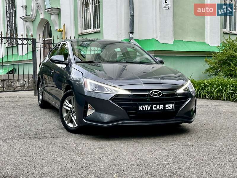 Седан Hyundai Elantra 2019 в 