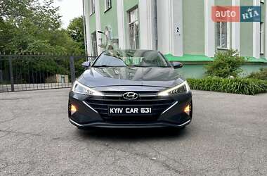 Седан Hyundai Elantra 2019 в 