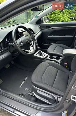 Седан Hyundai Elantra 2019 в 
