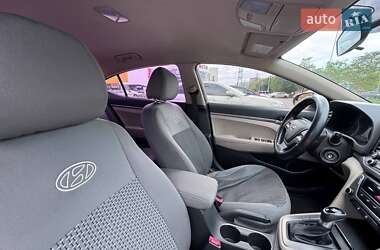 Седан Hyundai Elantra 2018 в 
