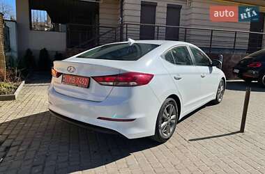 Седан Hyundai Elantra 2016 в 