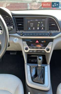 Седан Hyundai Elantra 2016 в 