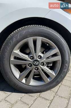 Седан Hyundai Elantra 2016 в 