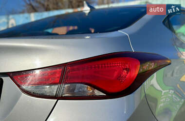 Седан Hyundai Elantra 2015 в 