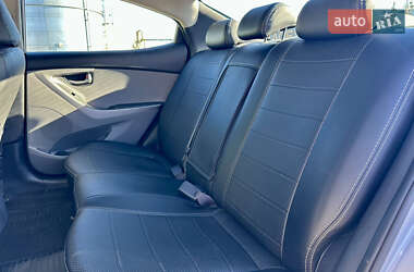 Седан Hyundai Elantra 2015 в 
