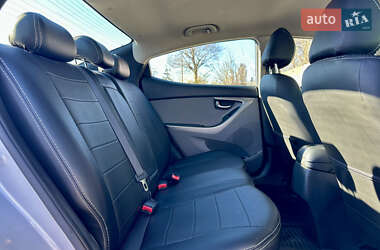 Седан Hyundai Elantra 2015 в 
