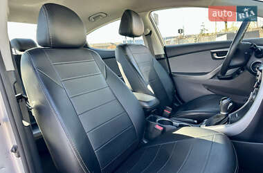Седан Hyundai Elantra 2015 в 