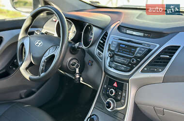 Седан Hyundai Elantra 2015 в 