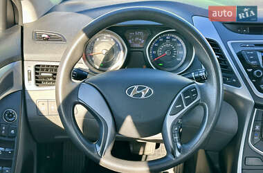 Седан Hyundai Elantra 2015 в 
