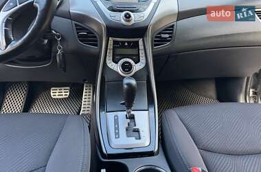 Седан Hyundai Elantra 2012 в 