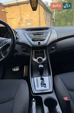 Седан Hyundai Elantra 2012 в 