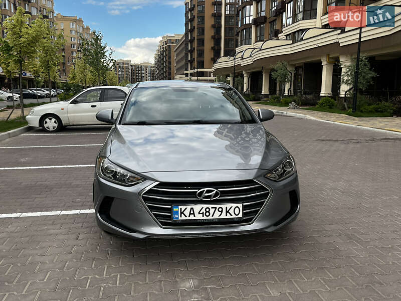 Седан Hyundai Elantra 2016 в Києві