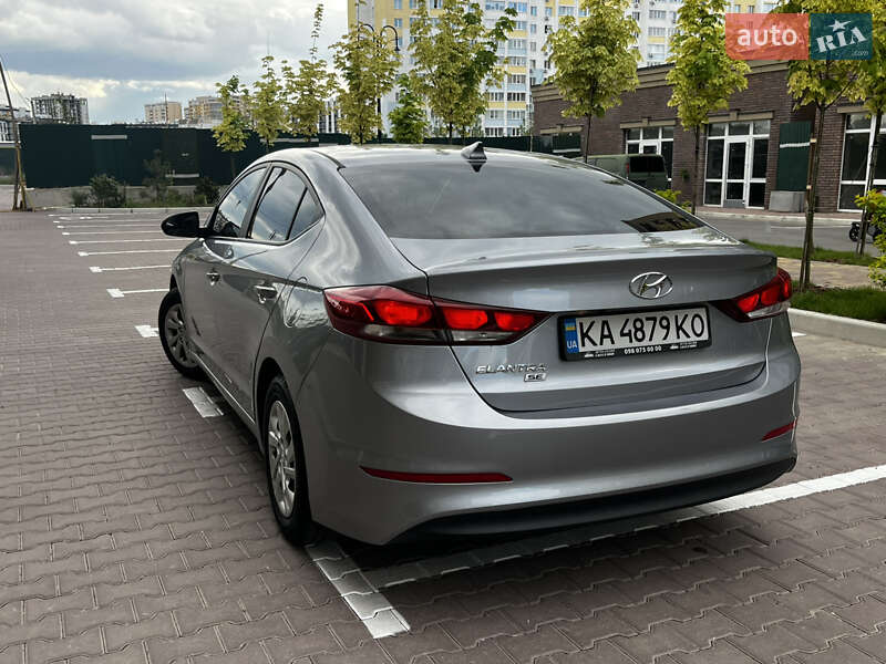 Седан Hyundai Elantra 2016 в Києві