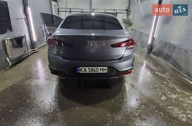 Седан Hyundai Elantra 2018 в Киеве