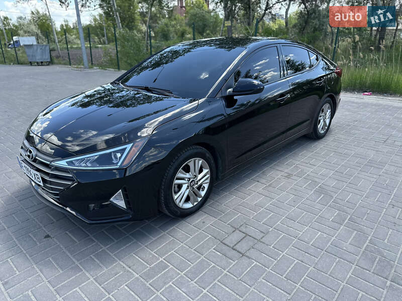 Седан Hyundai Elantra 2019 в 