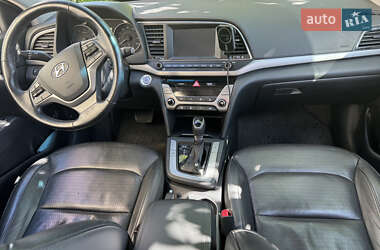 Седан Hyundai Elantra 2016 в 