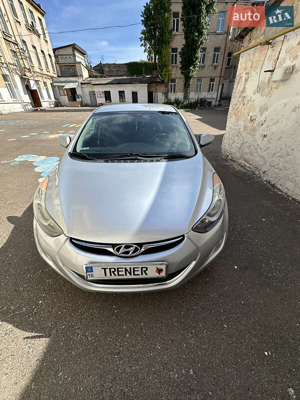 Hyundai Elantra 2011
