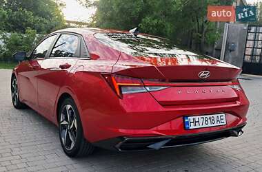 Седан Hyundai Elantra 2021 в 