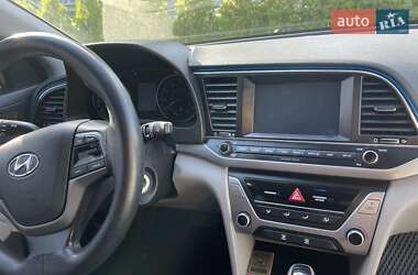 Седан Hyundai Elantra 2016 в 