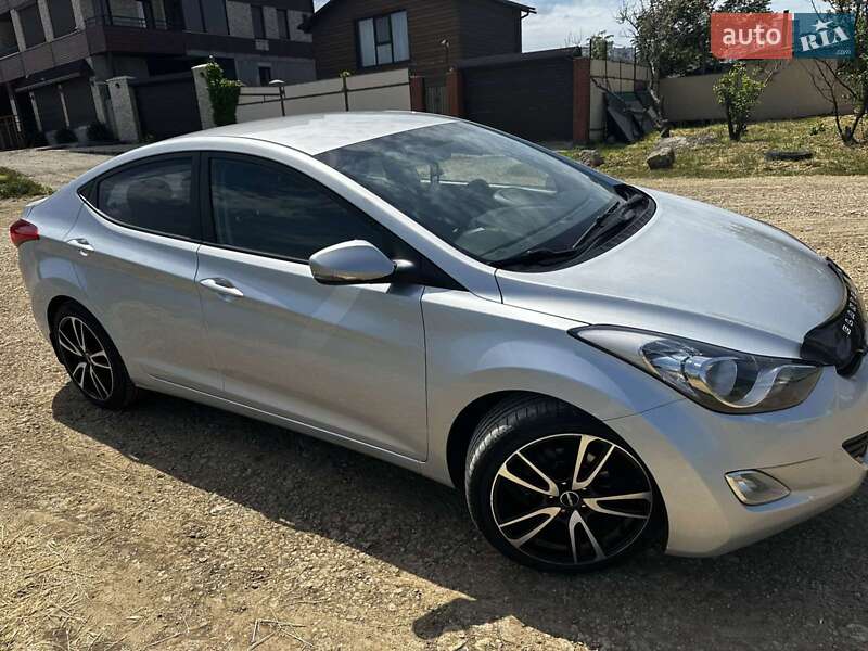 Hyundai Elantra 2011