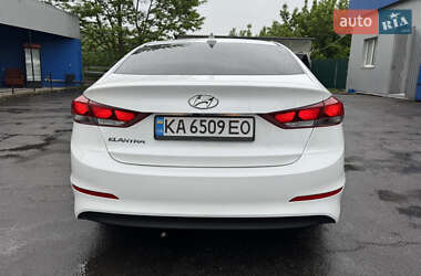 Седан Hyundai Elantra 2017 в 