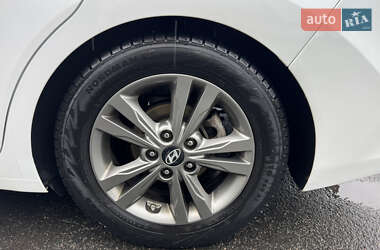 Седан Hyundai Elantra 2017 в 