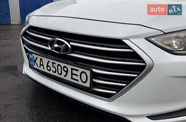Седан Hyundai Elantra 2017 в 