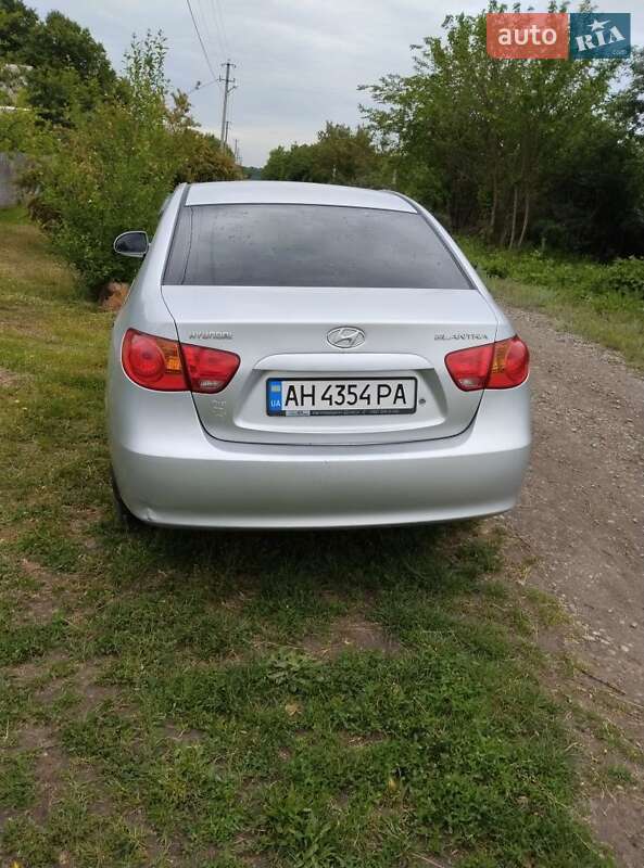 Седан Hyundai Elantra 2008 в Смеле