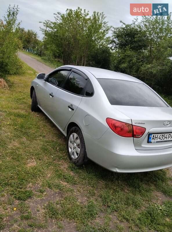 Седан Hyundai Elantra 2008 в Смеле