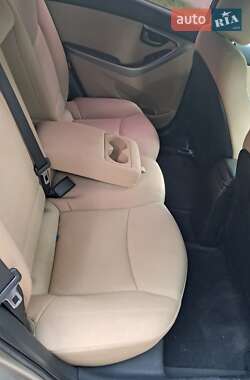 Седан Hyundai Elantra 2013 в 