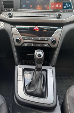 Седан Hyundai Elantra 2017 в 