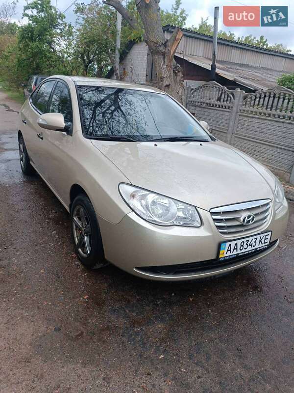 Седан Hyundai Elantra 2010 в Киеве