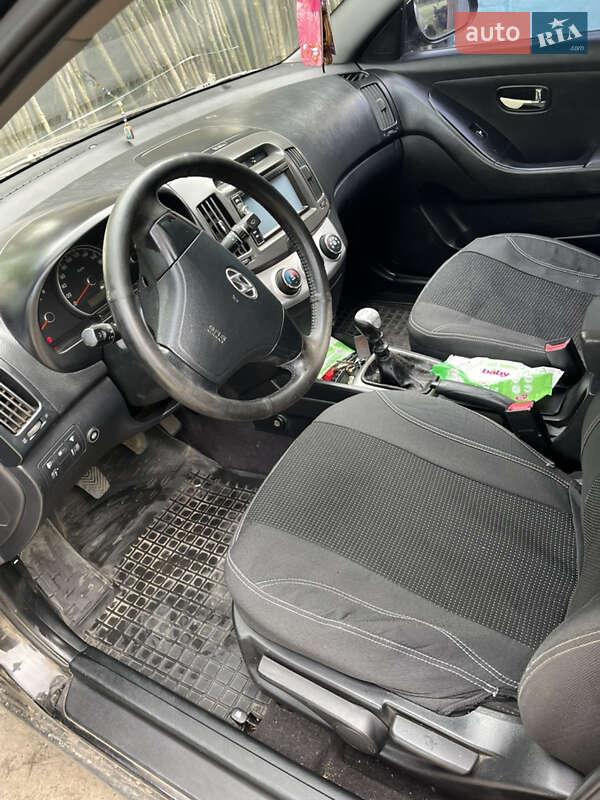 Седан Hyundai Elantra 2010 в Полтаві