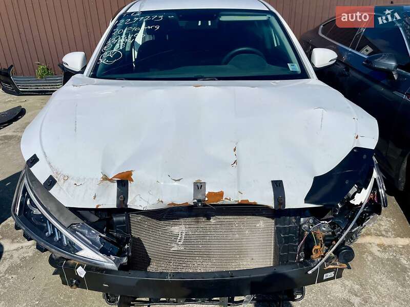 Седан Hyundai Elantra 2019 в 