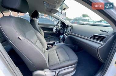 Седан Hyundai Elantra 2019 в 