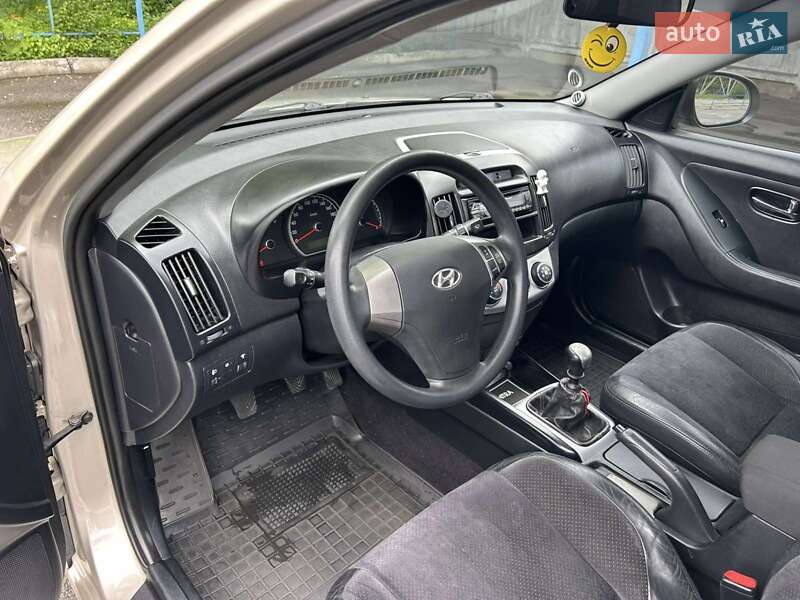 Седан Hyundai Elantra 2010 в Білій Церкві