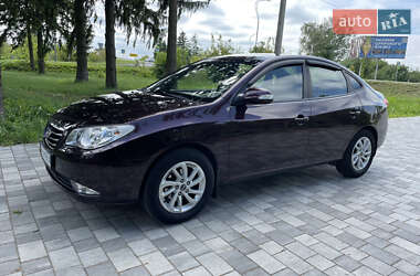 Седан Hyundai Elantra 2011 в Староконстантинове