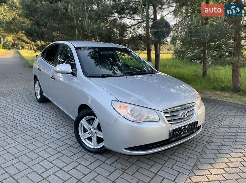 Седан Hyundai Elantra 2011 в 