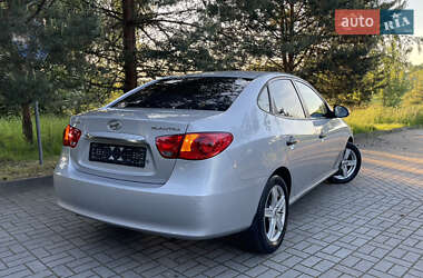 Седан Hyundai Elantra 2011 в 