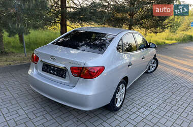 Седан Hyundai Elantra 2011 в 