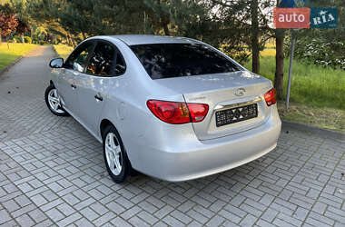 Седан Hyundai Elantra 2011 в 