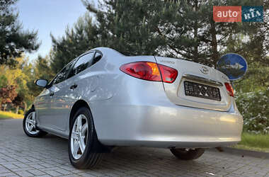 Седан Hyundai Elantra 2011 в 