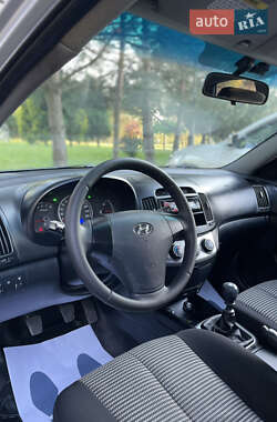 Седан Hyundai Elantra 2011 в 