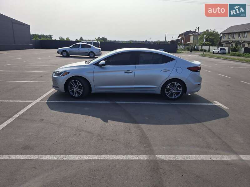 Седан Hyundai Elantra 2016 в Киеве