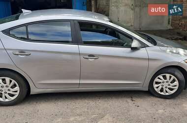 Седан Hyundai Elantra 2016 в Вишгороді