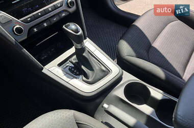Седан Hyundai Elantra 2017 в 