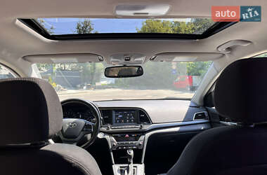 Седан Hyundai Elantra 2017 в 