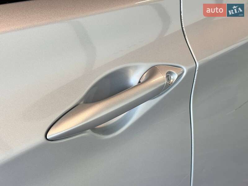 Седан Hyundai Elantra 2012 в Львове