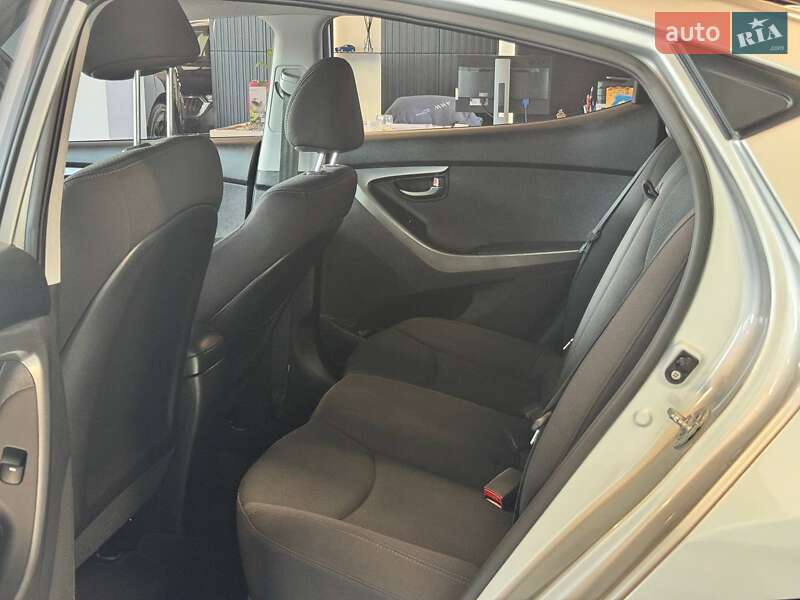 Седан Hyundai Elantra 2012 в Львове