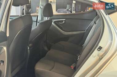 Седан Hyundai Elantra 2012 в 